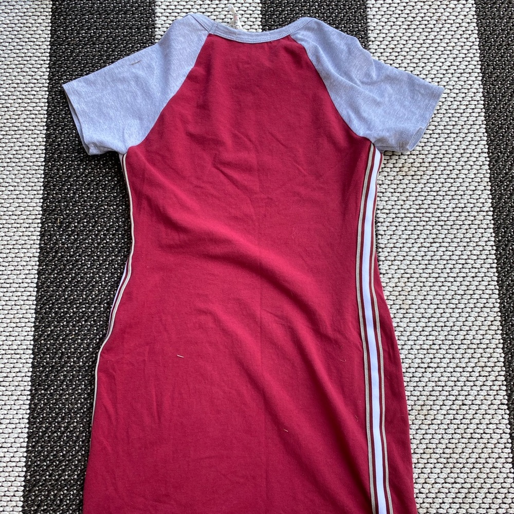 Form fitting casual dress - Picture 3 of 4
